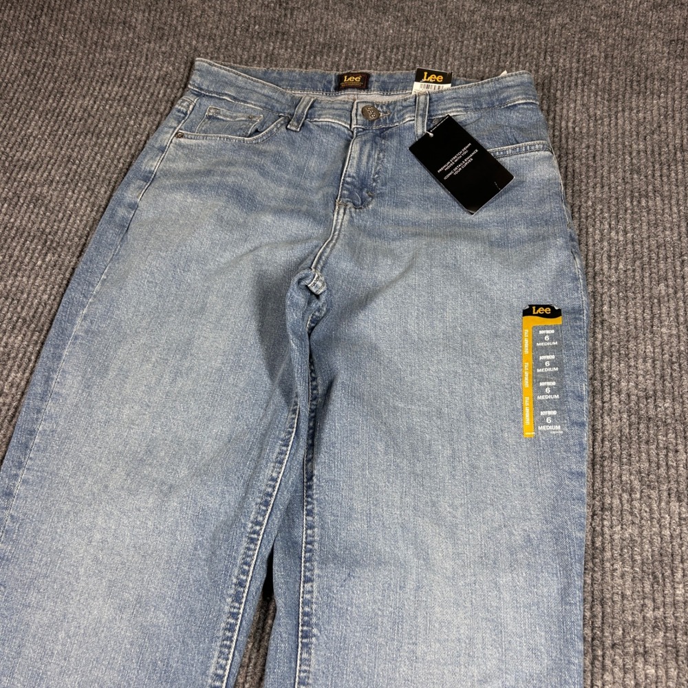 Lee Jeans Womens 6 Legendary Style Boyfriend Medium Light Wash NWT Casual